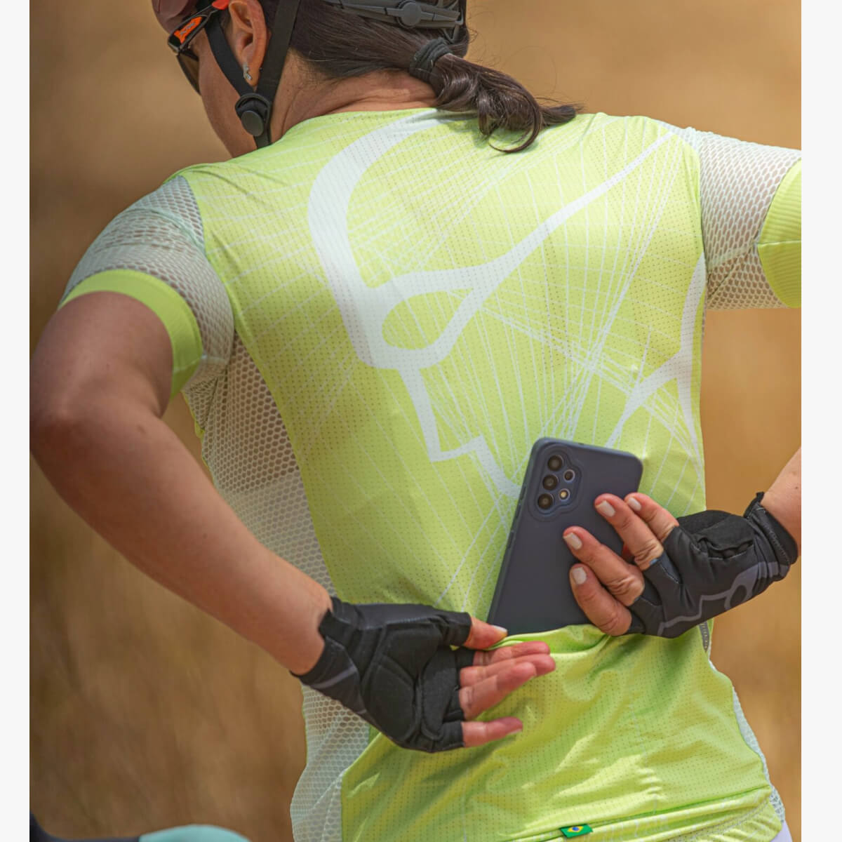 uso real da camisa de ciclismo mauro ribeiro mostrando as costas